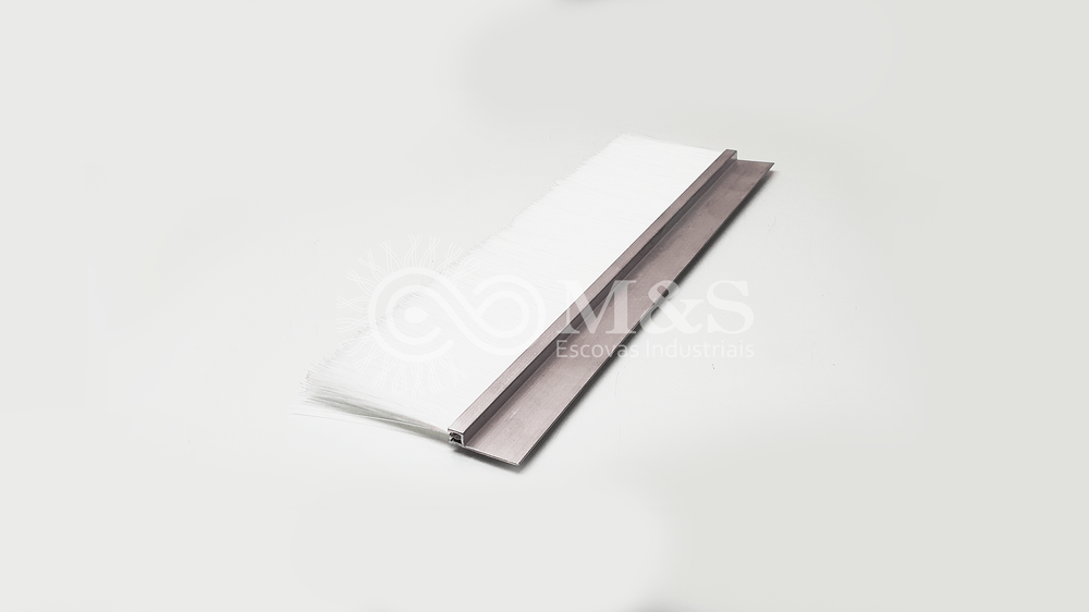 https://imgix.cosmicjs.com/d70aaf20-8a4a-11f0-b401-3914bc05435b-0301-escova-regua.png