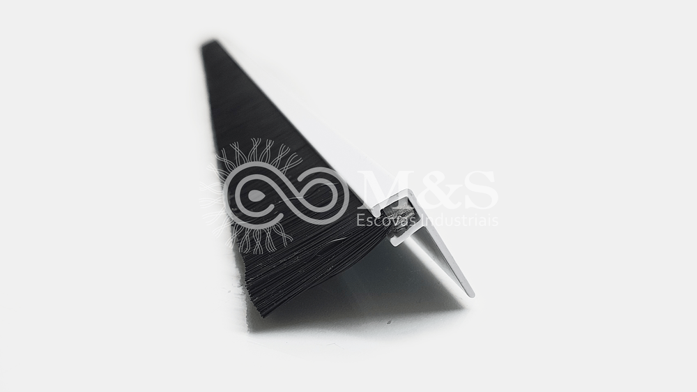 https://imgix.cosmicjs.com/d70c0eb0-8a4a-11f0-b401-3914bc05435b-0304-escova-regua.png