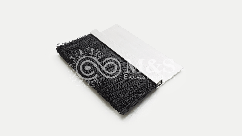https://imgix.cosmicjs.com/d726e9b0-8a4a-11f0-b401-3914bc05435b-0305-escova-regua.png
